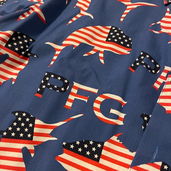 New never worn (no tags) Columbia AmericanFlag mahi shirt.Button up short sleeve - Picture 3 of 3